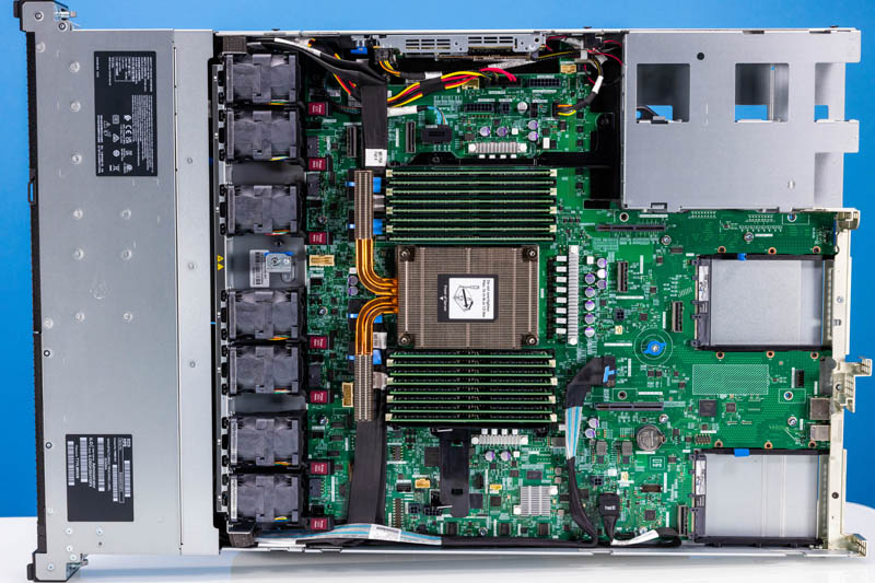 گشت و گذاری در دل سخت افزار سرور RL300 Gen11 گشت و گذاری در دل سخت افزار سرور RL300 Gen11